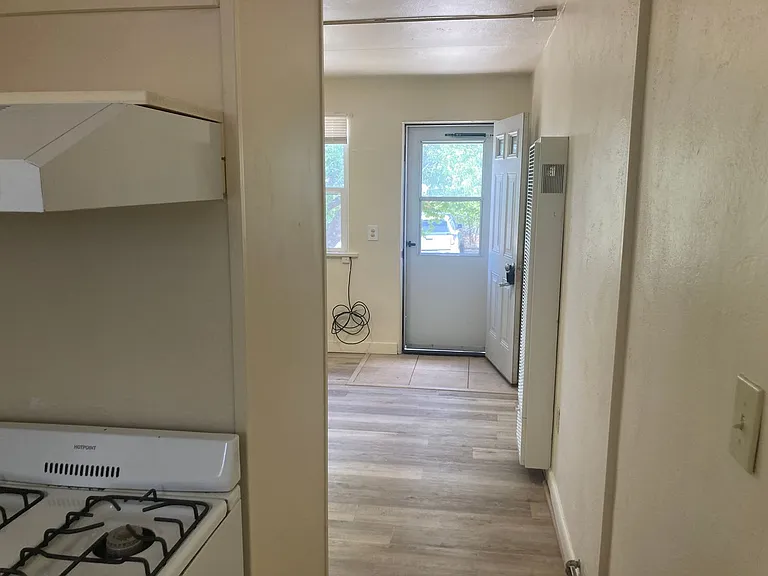 200 W 32nd St #6 — Photo 5