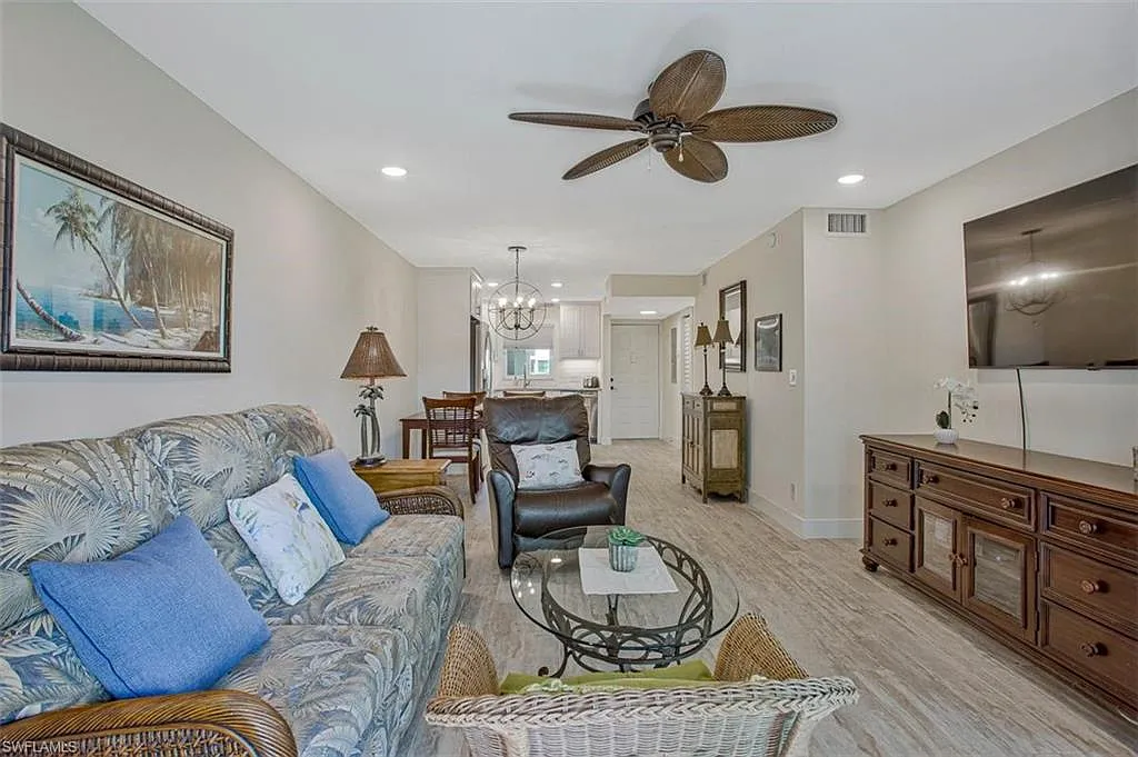 2 bed, 2.0 bath, 800 sqft, $1,700 — Photo 1