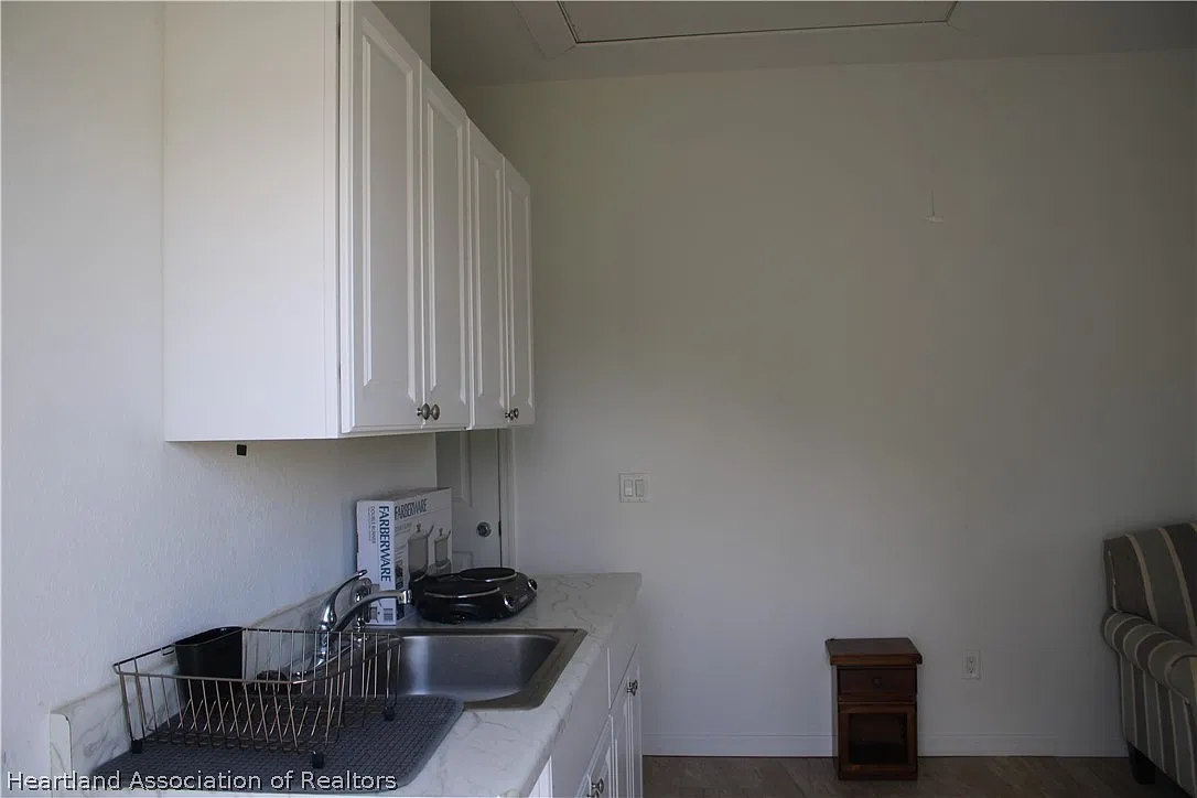 1 bed, 1.0 bath, 1378 sqft, $875 — Photo 3