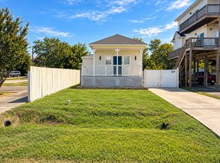 117 11th St, San Leon, TX 77539