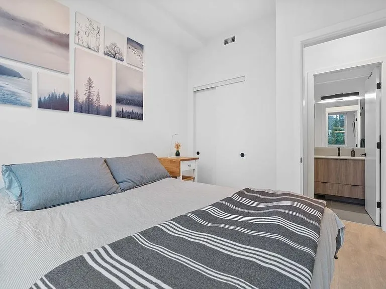 533 E 3rd St #17 — Photo 9