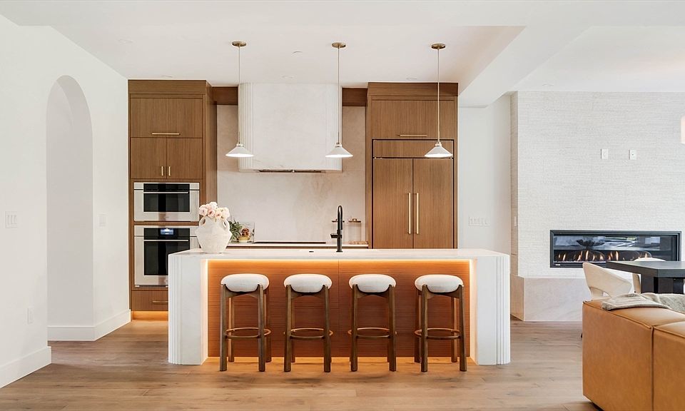1st image of 79 Park St #3