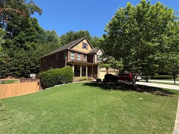 180 Village Green Ct, Lilburn, GA