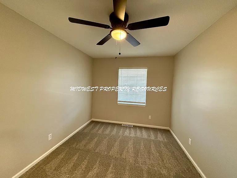 945 NW Colbern Rd — Photo 12