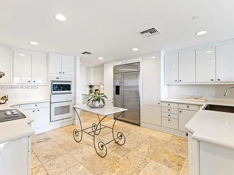 5221 Fisher Island Dr #5221 — Photo 14