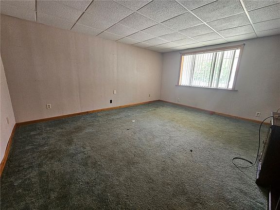 5th image of 326 Riverside Dr