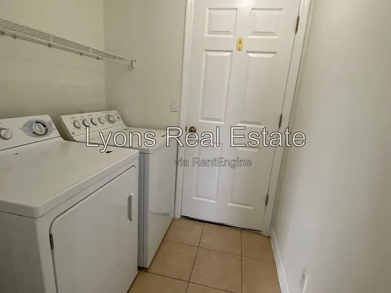 1703 NE 17th St — Photo 16