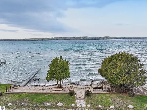 4178 Crystal Dr, Beulah, MI 49617