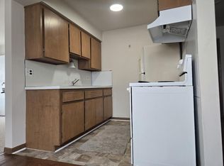 20233 Kelly Rd APT 8, Harper Woods, MI 48225