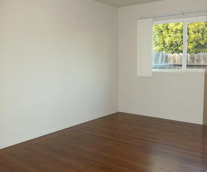 437 Central Ct — Photo 18