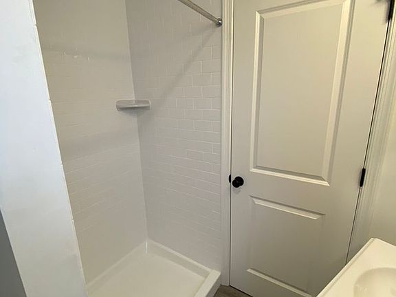 5th image of 225 High St #6