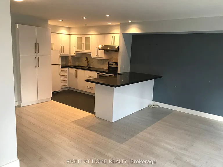 40 Scollard St #1601 — Photo 14