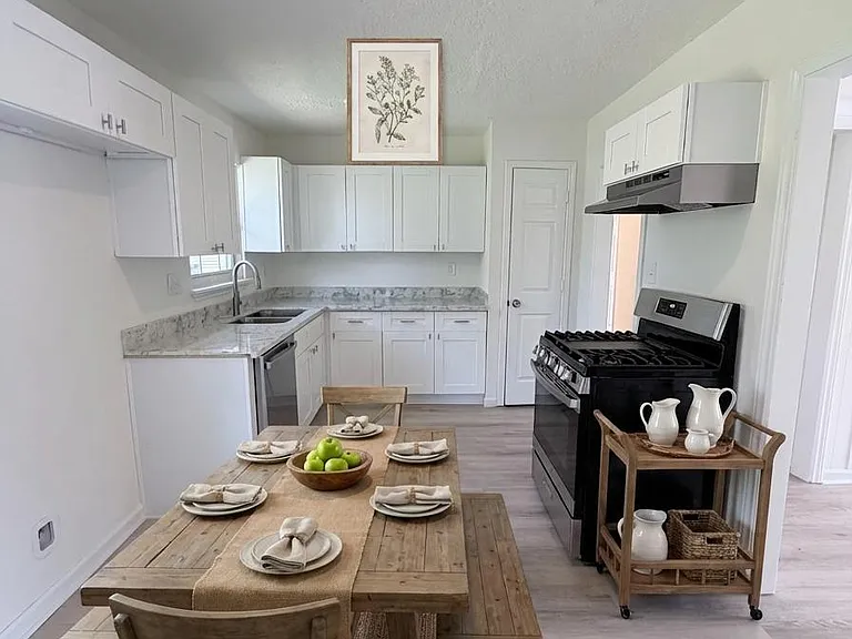 404 Elaine St — Photo 4