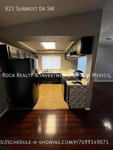 Charming 4 Bed, 2 bath home — Photo 4