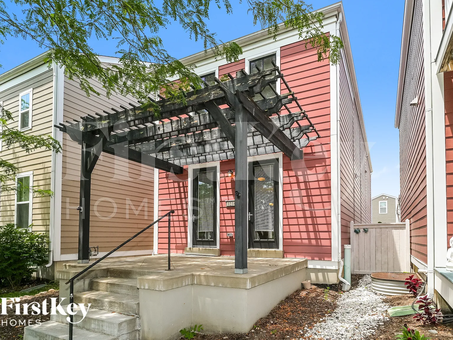 3 bed, 2.0 bath, 1550 sqft, $2,020 — Photo 2