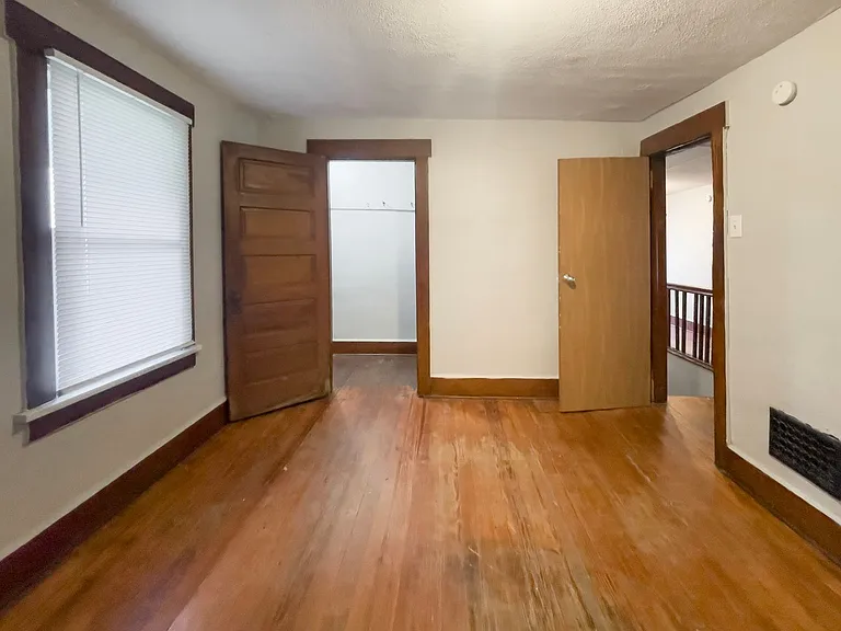 1405 W Jackson St — Photo 17