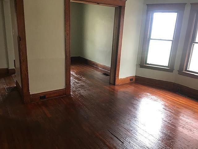 2nd image of 711 Cedar Ave