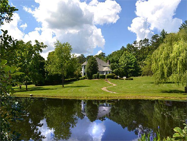 1st image of 36 White Pine Dr