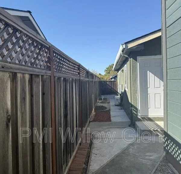 267 Arborway Dr — Photo 2