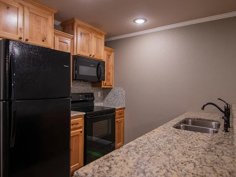 Creekside Apartments — Photo 13