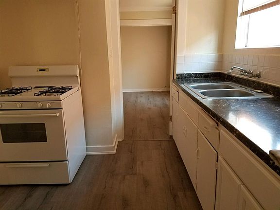 3rd image of 127 N New Hampshire Ave #1