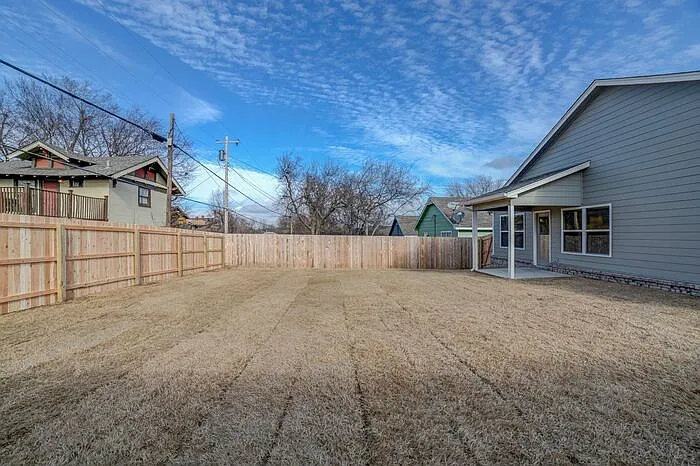 1152 N Main St — Photo 11