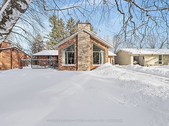 2nd image of 33 Rutherford Cres