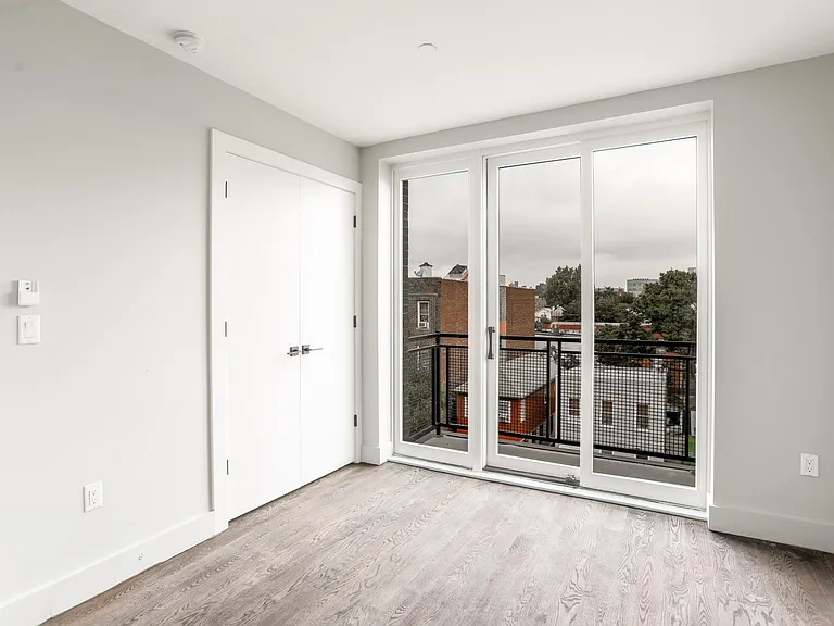142 Erasmus St #2C — Photo 2