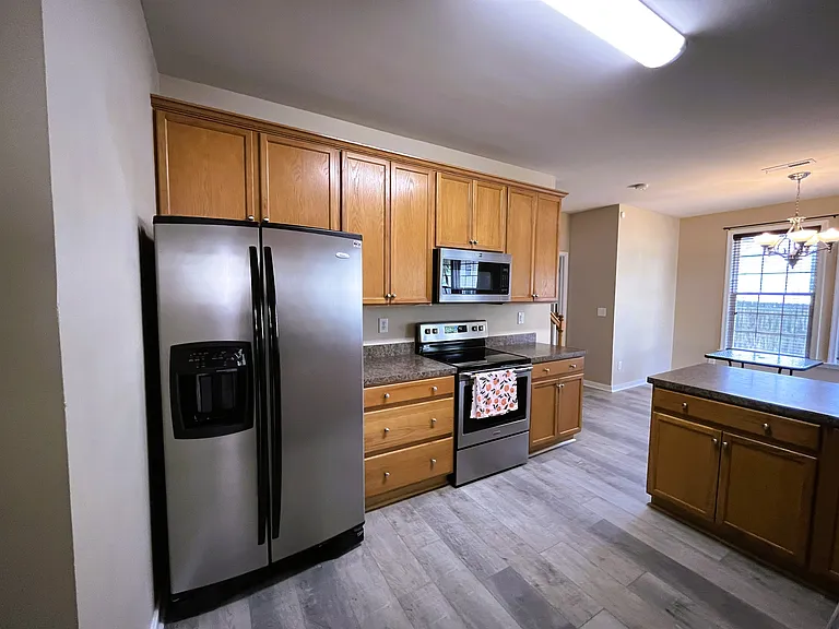 410 Queensbury Ln — Photo 25