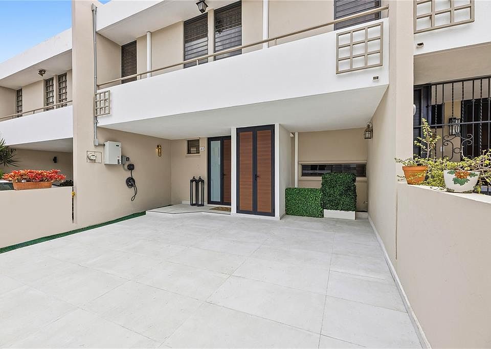 1st image of 33 Zuania