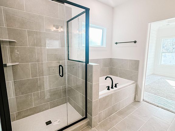 Master bath shower/tub