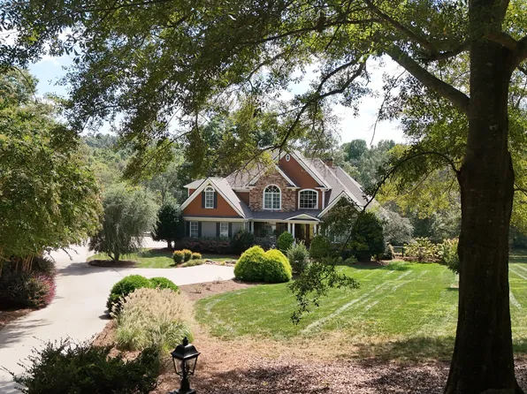 264 River Fields Dr, Clarkesville, GA 30523