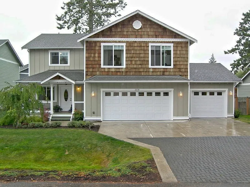 2210 Bayview Ave photo 1