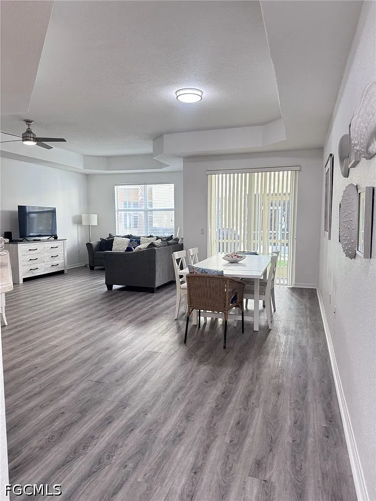 3 bed, 2.5 bath, 1901 sqft, $2,200 — Photo 1