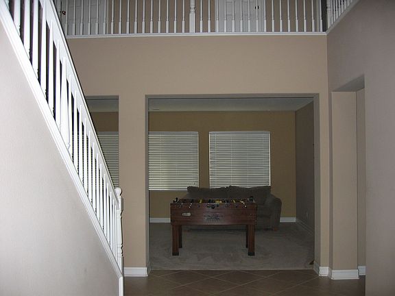 Large upgraded tile entry. 