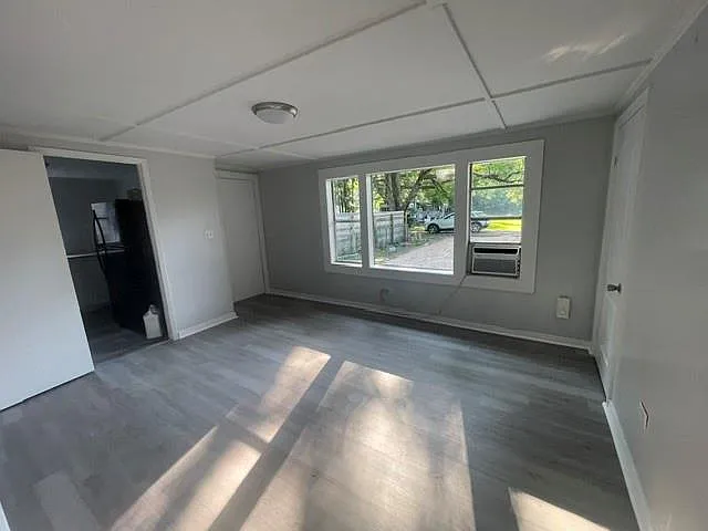 3 bed, 1.0 bath, 928 sqft, $900 — Photo 3
