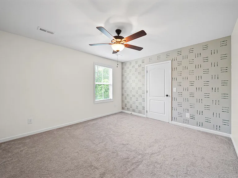 1042 Winesap Rd — Photo 32