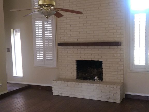 Living Room/Fire Place