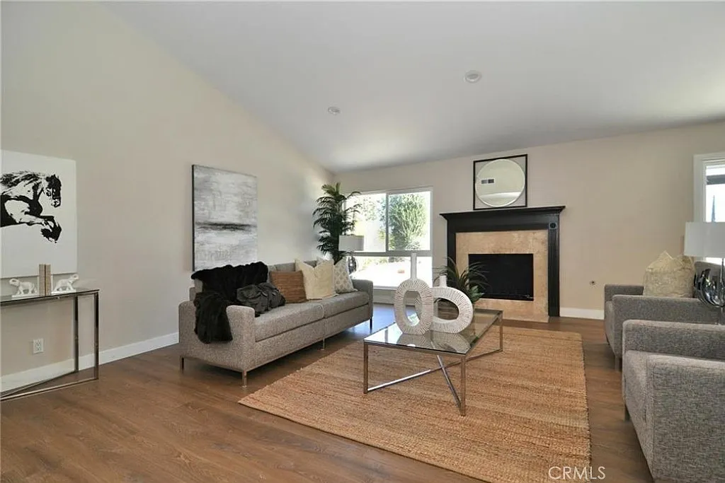 4 bed, 2077 sqft, $5,999 — Photo 3