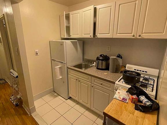 4th image of 329 E 63rd St APT 1N