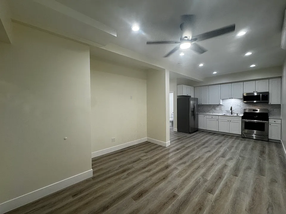 1821 E 17th St #101