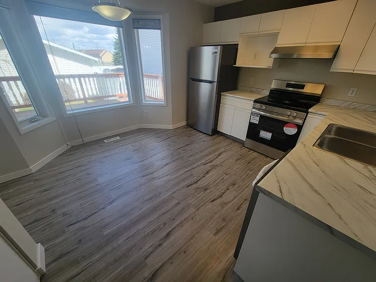 8006 15a Ave NW — Photo 3