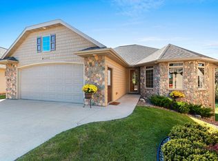 W6945 Rivendale Ct, Greenville, WI 54942