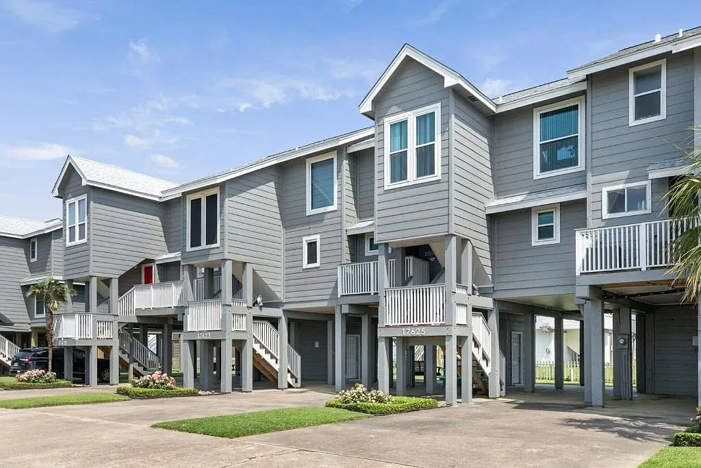 2 bed, 3.0 bath, 1314 sqft, $2,500 — Photo 1
