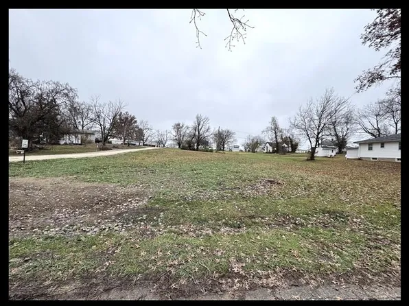 205 S Rutherford St, Macon, MO 63552