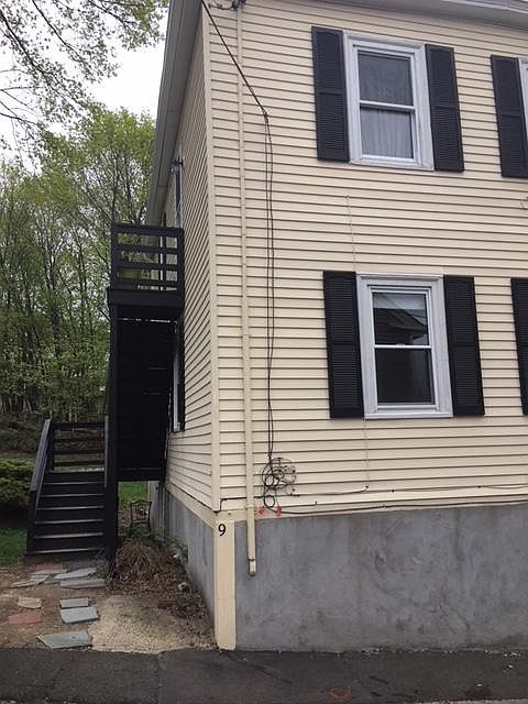 1st image of 9 Woodbury Ct #1
