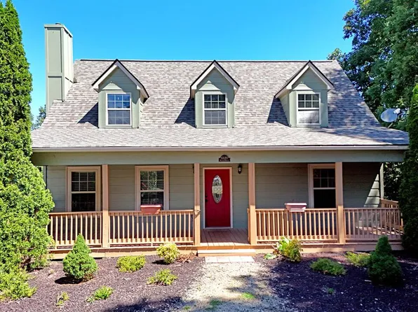 6129 Ruth Dr, Young Harris, GA 30582