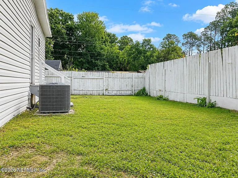 1710 Rowe Ave — Photo 3