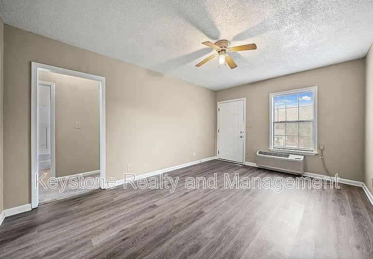 704 Peachers Dr — Photo 4