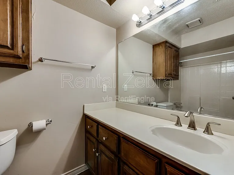 828 Haverford Ln — Photo 15